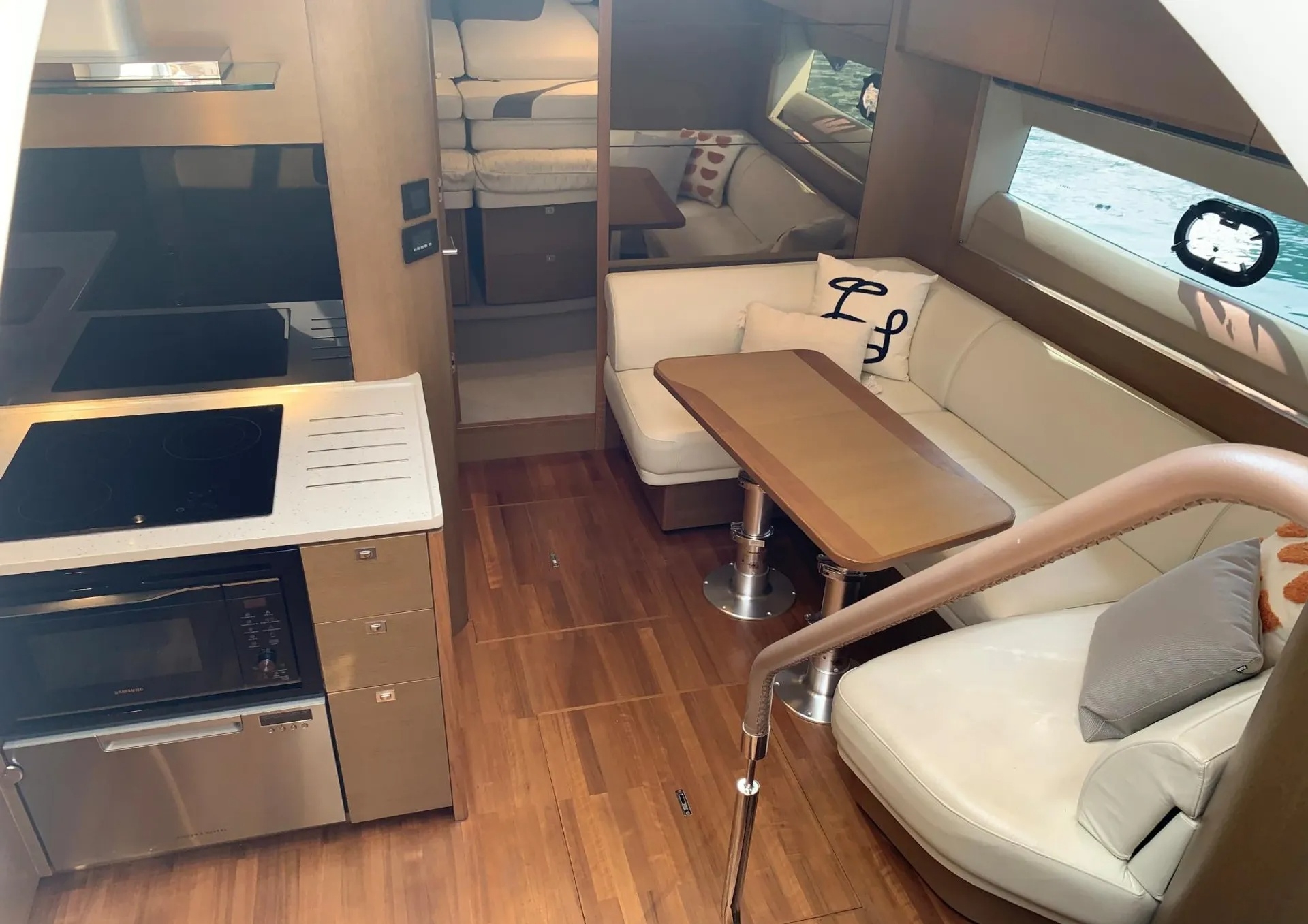 图29_第8页_yachts_JEEteRKqbZM7ud7n1iqfTjbAymn2_pdfs_OfSgkIxTTSbbqFurJBs2_zh-HK_Princess_V50_2020_50ft.jpg
