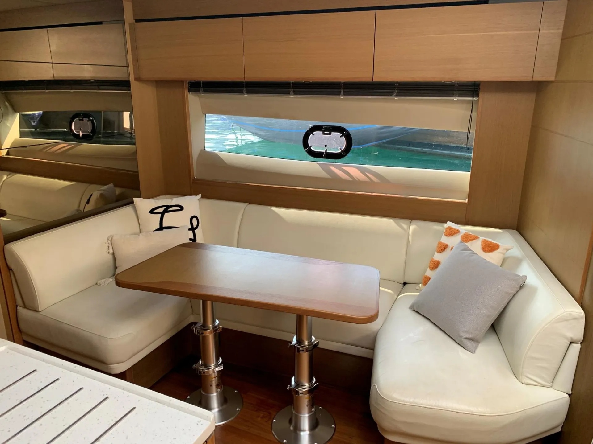 图30_第9页_yachts_JEEteRKqbZM7ud7n1iqfTjbAymn2_pdfs_OfSgkIxTTSbbqFurJBs2_zh-HK_Princess_V50_2020_50ft.jpg