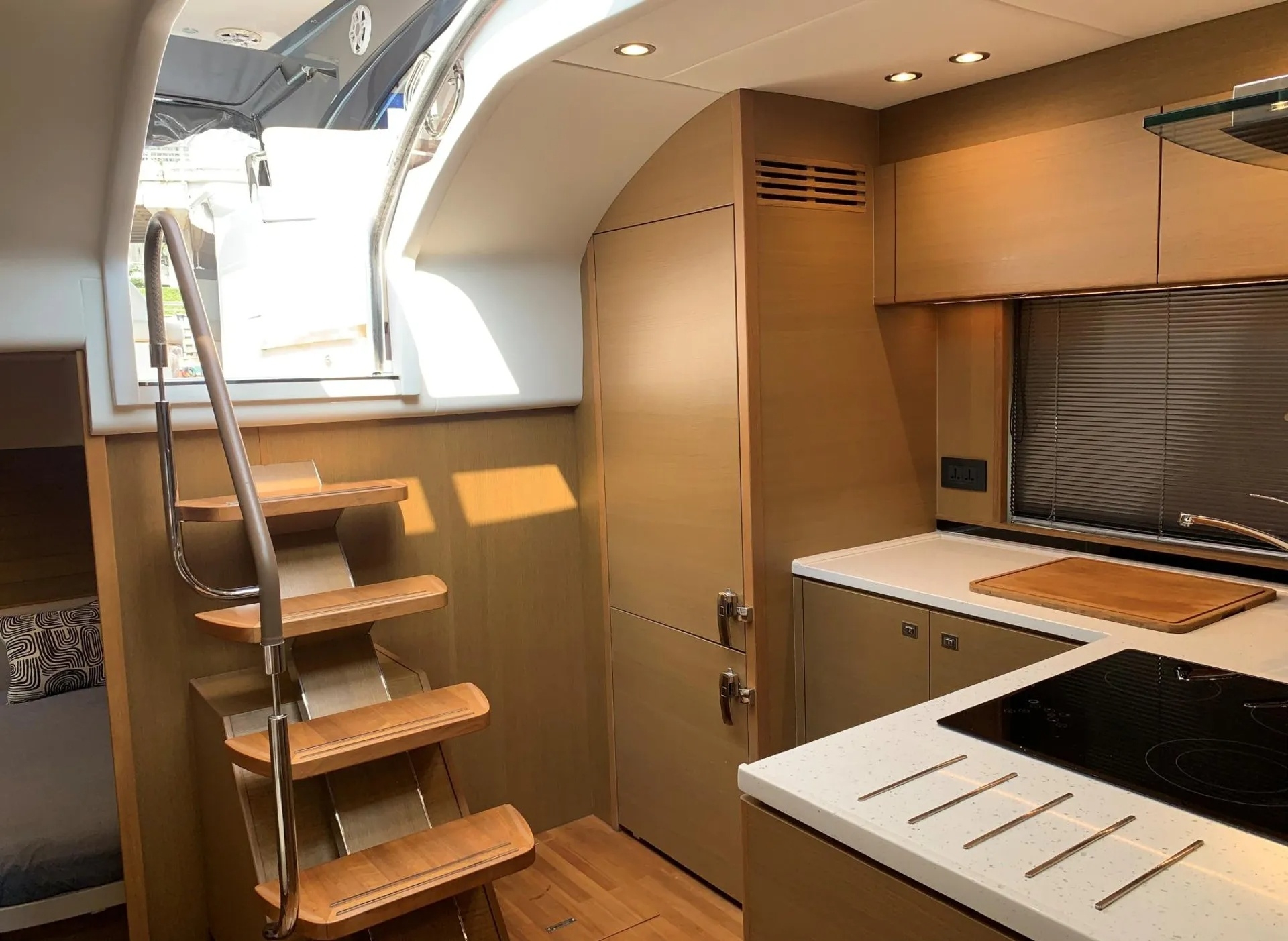 图31_第10页_yachts_JEEteRKqbZM7ud7n1iqfTjbAymn2_pdfs_OfSgkIxTTSbbqFurJBs2_zh-HK_Princess_V50_2020_50ft.jpg