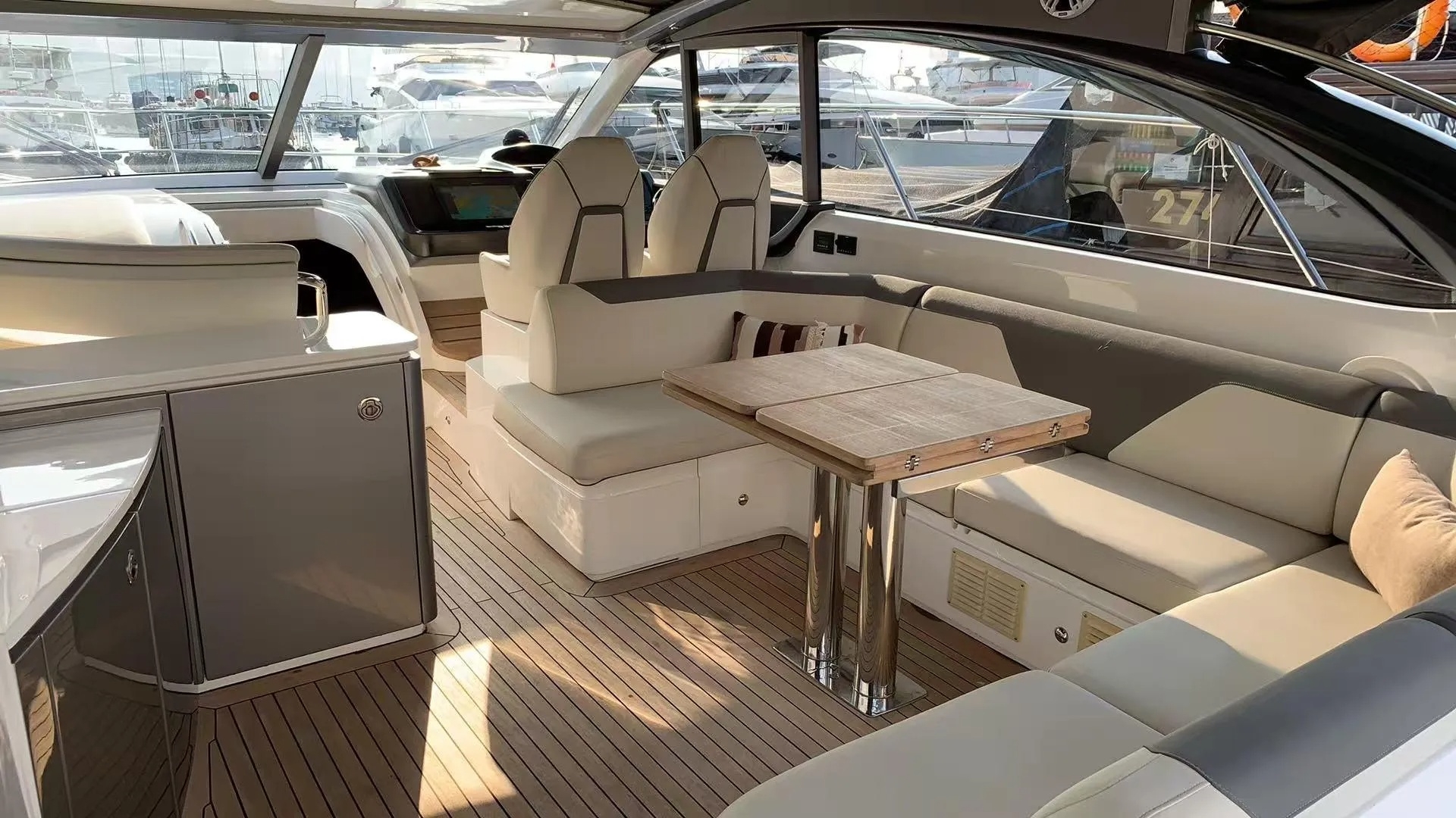图34_第13页_yachts_JEEteRKqbZM7ud7n1iqfTjbAymn2_pdfs_OfSgkIxTTSbbqFurJBs2_zh-HK_Princess_V50_2020_50ft.jpg
