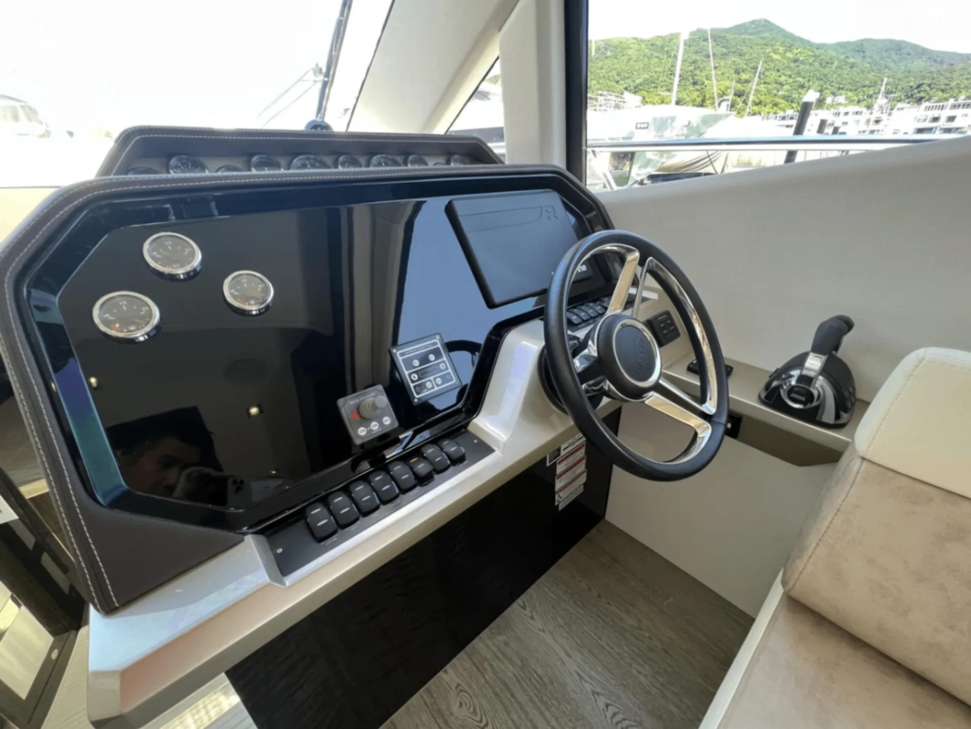 图31_第9页_yachts_JEEteRKqbZM7ud7n1iqfTjbAymn2_pdfs_C4zNOwe6y8I1sn5IJMJc_zh-HK_Galeon_500_FLY_2019_53ft.jpg
