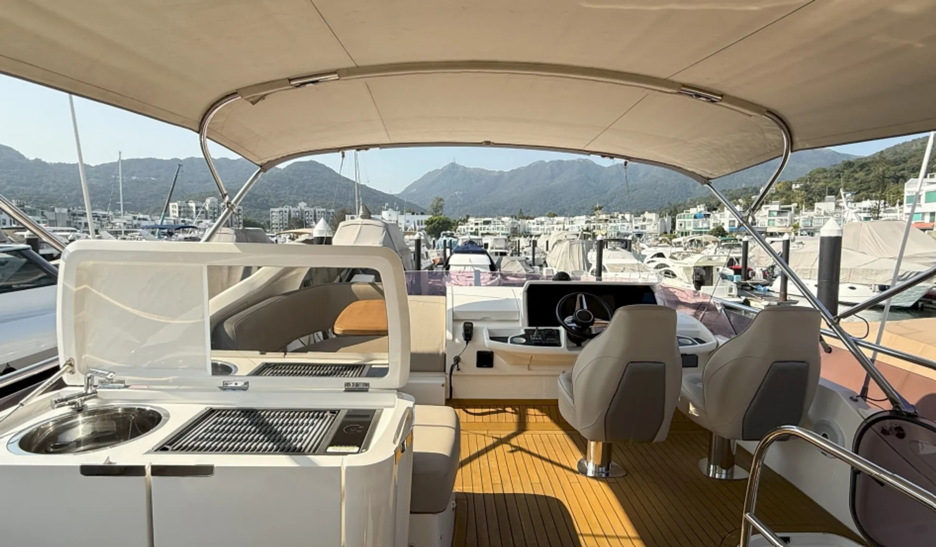 图32_第10页_yachts_JEEteRKqbZM7ud7n1iqfTjbAymn2_pdfs_9fmXagFyPFH00i8Pmzkd_zh-HK_Princess_49_2019_49ft.jpg