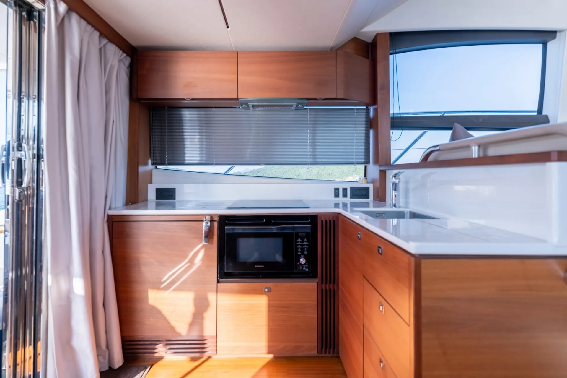 图38_第16页_yachts_JEEteRKqbZM7ud7n1iqfTjbAymn2_pdfs_9fmXagFyPFH00i8Pmzkd_zh-HK_Princess_49_2019_49ft.jpg