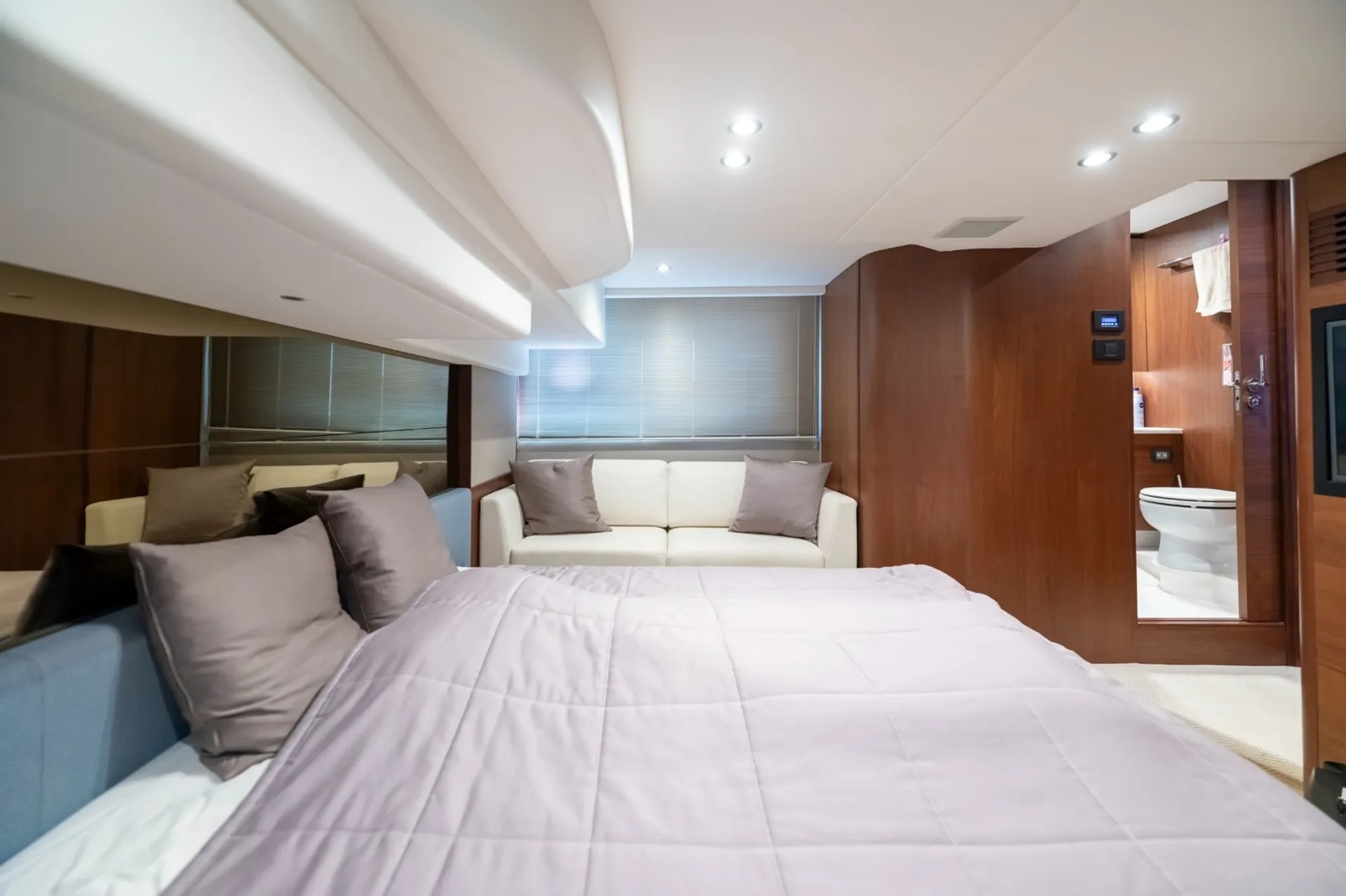 图42_第20页_yachts_JEEteRKqbZM7ud7n1iqfTjbAymn2_pdfs_9fmXagFyPFH00i8Pmzkd_zh-HK_Princess_49_2019_49ft.jpg